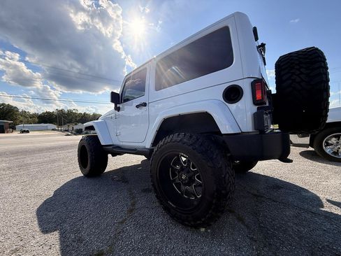 Used 2018 Jeep Wrangler Sahara w/ Dual Top Group AWD/4WD image 3