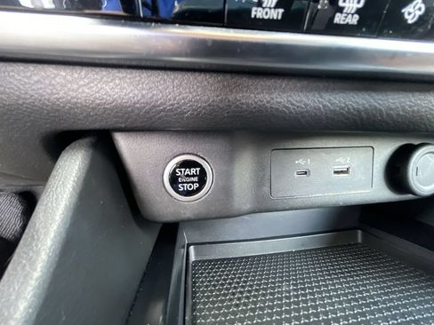 Used 2023 Nissan Rogue SV AWD/4WD image 17