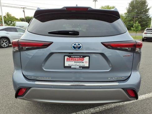 Used 2024 Toyota Highlander Platinum AWD/4WD image 12