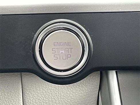 Used 2023 Kia Carnival LX image 25
