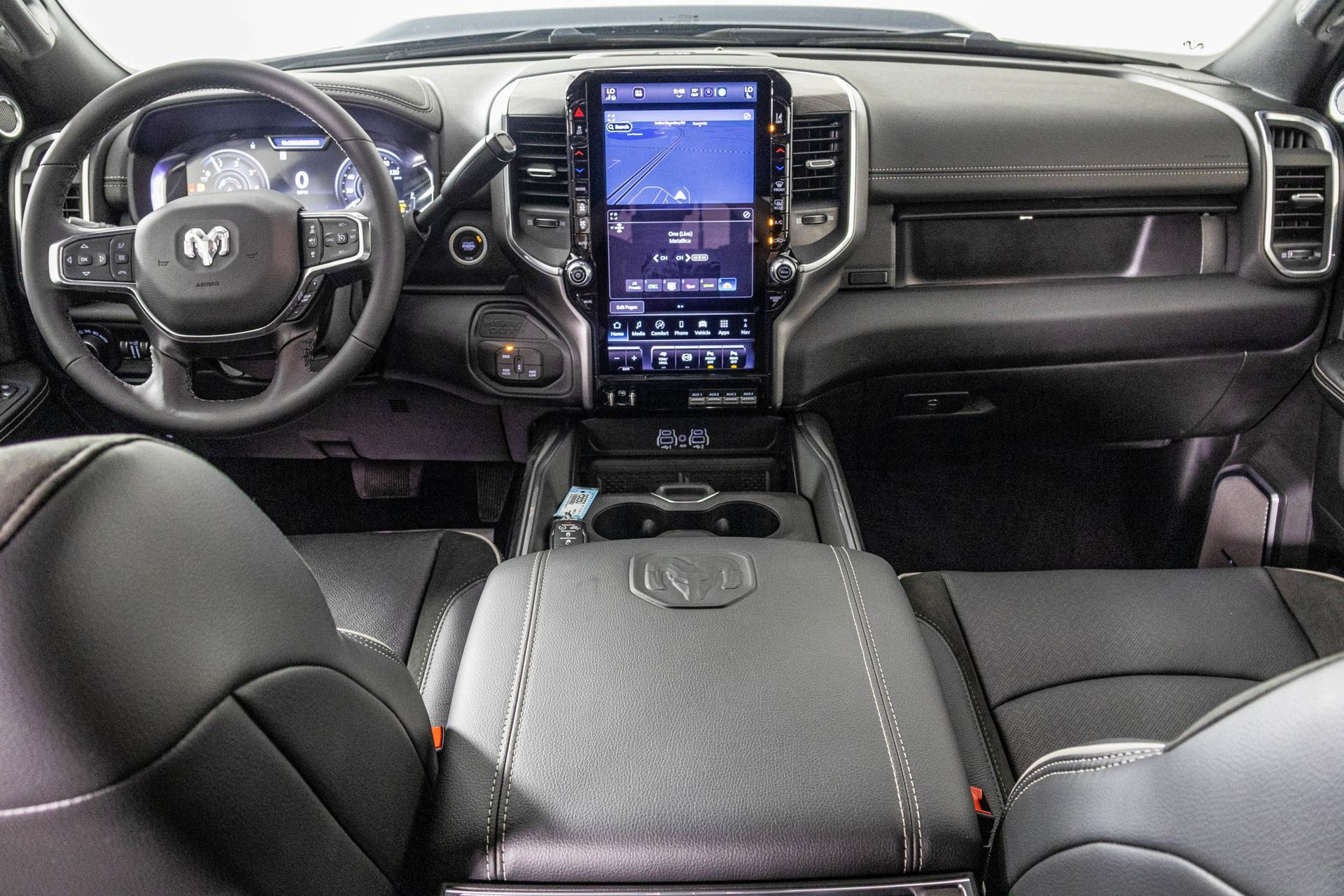 New 2026 RAM 3500 Laramie AWD/4WD image 25