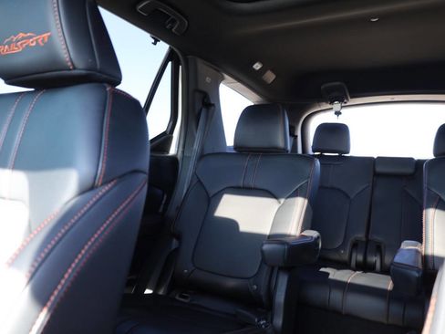 Used 2024 Honda Pilot TrailSport image 17