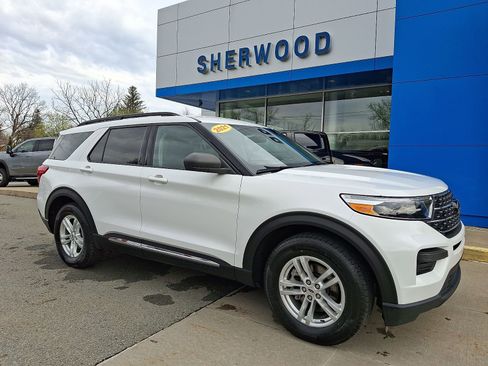 Used 2021 Ford Explorer XLT image 1