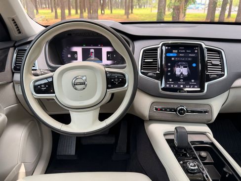 Used 2023 Volvo XC90 B5 Plus w/ Protection Package Premier AWD/4WD image 3