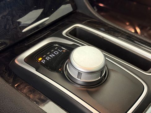 Used 2019 Chrysler 300 Limited image 17