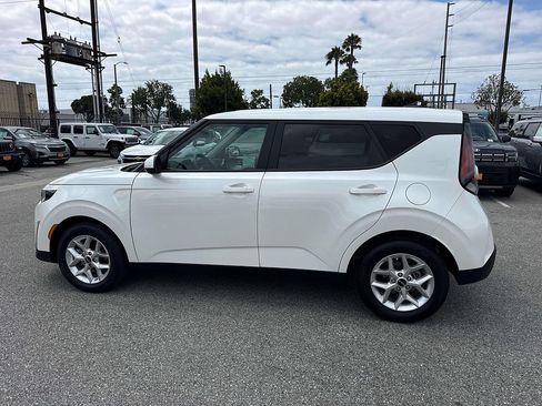 Used 2025 Kia Soul LX w/ LX Technology Package FWD image 5