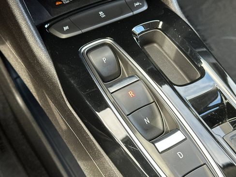 Used 2022 Chevrolet Bolt EUV LT w/ Convenience Package image 21