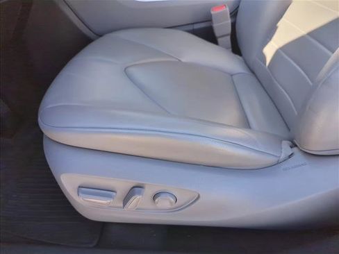 Used 2023 Toyota Highlander XLE FWD image 12