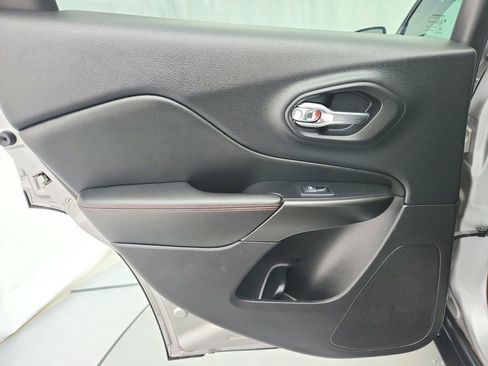 Used 2019 Jeep Cherokee Trailhawk w/ Comfort & Convenience Group image 22