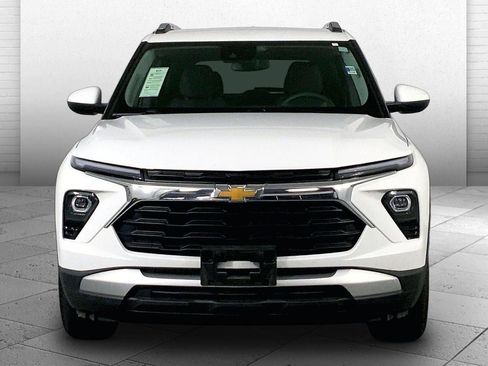 Used 2025 Chevrolet TrailBlazer LT AWD/4WD image 2