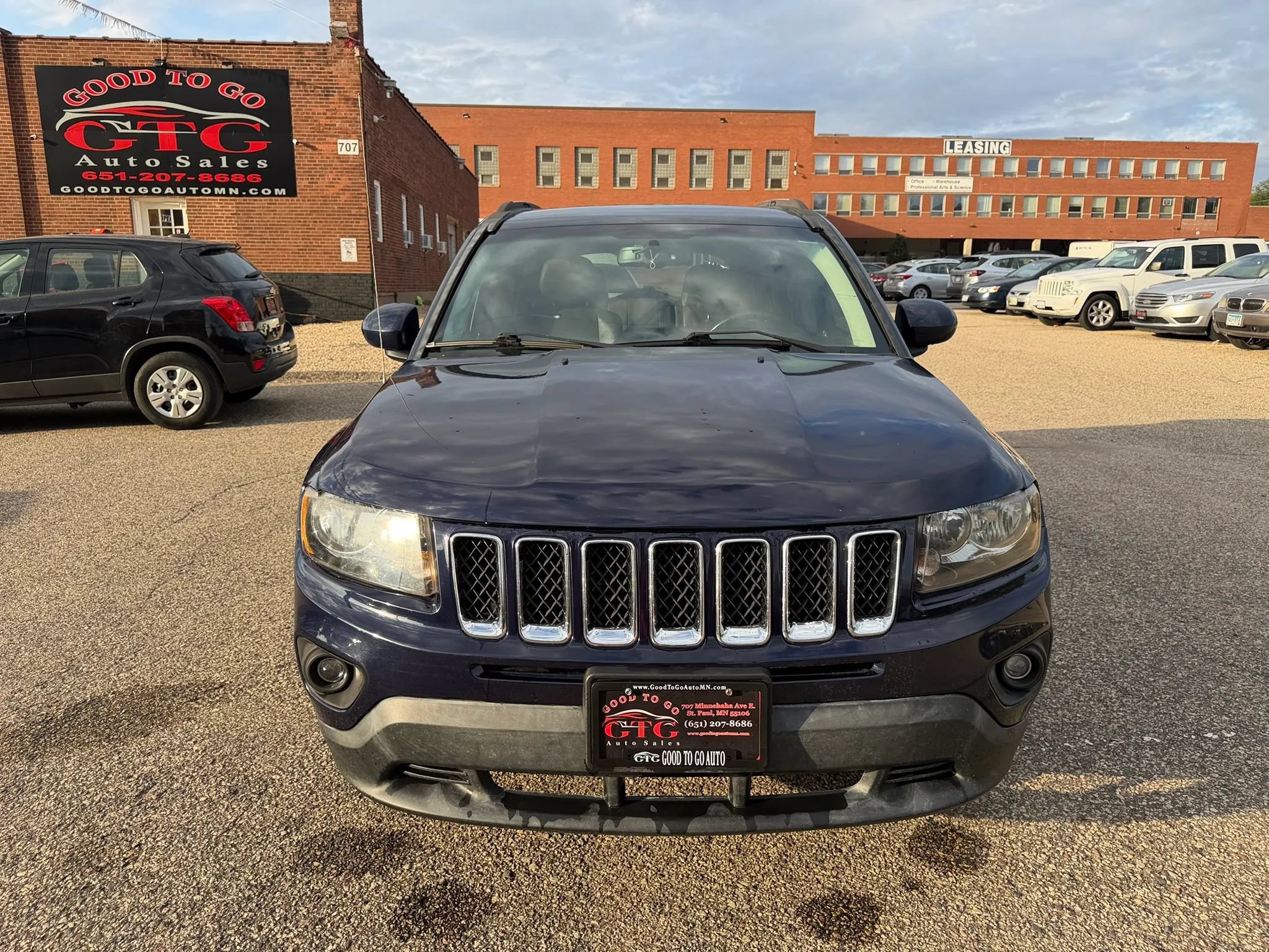 Used 2017 Jeep Compass Latitude FWD image 9