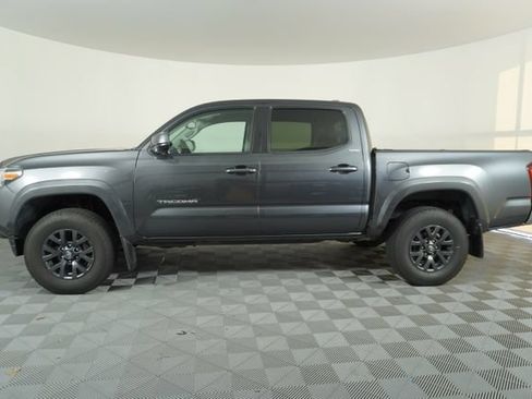 Used 2022 Toyota Tacoma SR5 RWD image 4