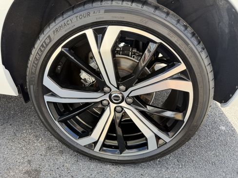 Certified 2023 Volvo XC60 B5 Ultimate w/ Protection Package Premier image 32