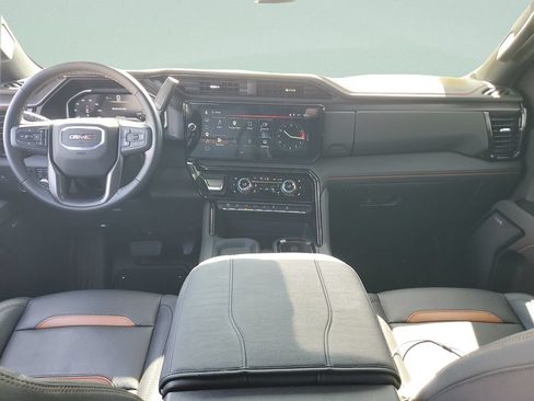 Used 2025 GMC Sierra 2500 AT4 w/ AT4 Premium Plus Package AWD/4WD image 11