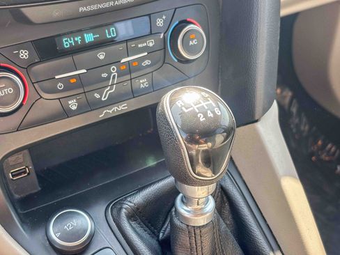 Used 2017 Ford Focus SE FWD image 24
