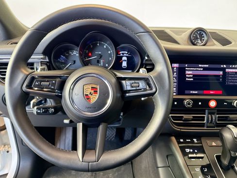Used 2025 Porsche Macan image 13