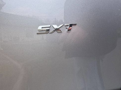 Used 2017 Dodge Grand Caravan SXT image 9