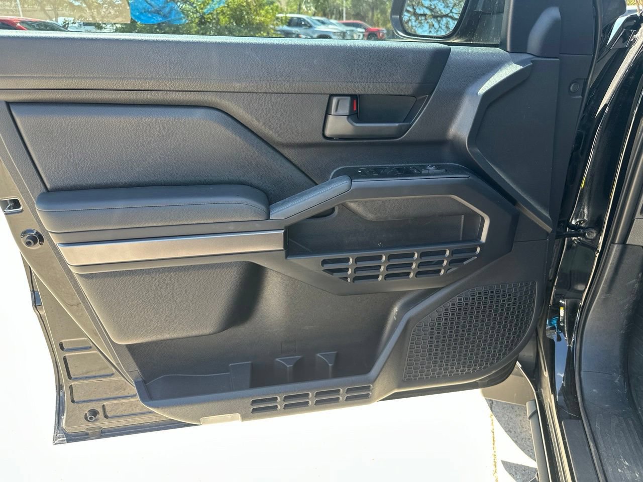 Used 2025 Toyota 4Runner SR5 AWD/4WD image 10