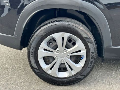 Used 2024 Chevrolet Trax LS FWD image 35
