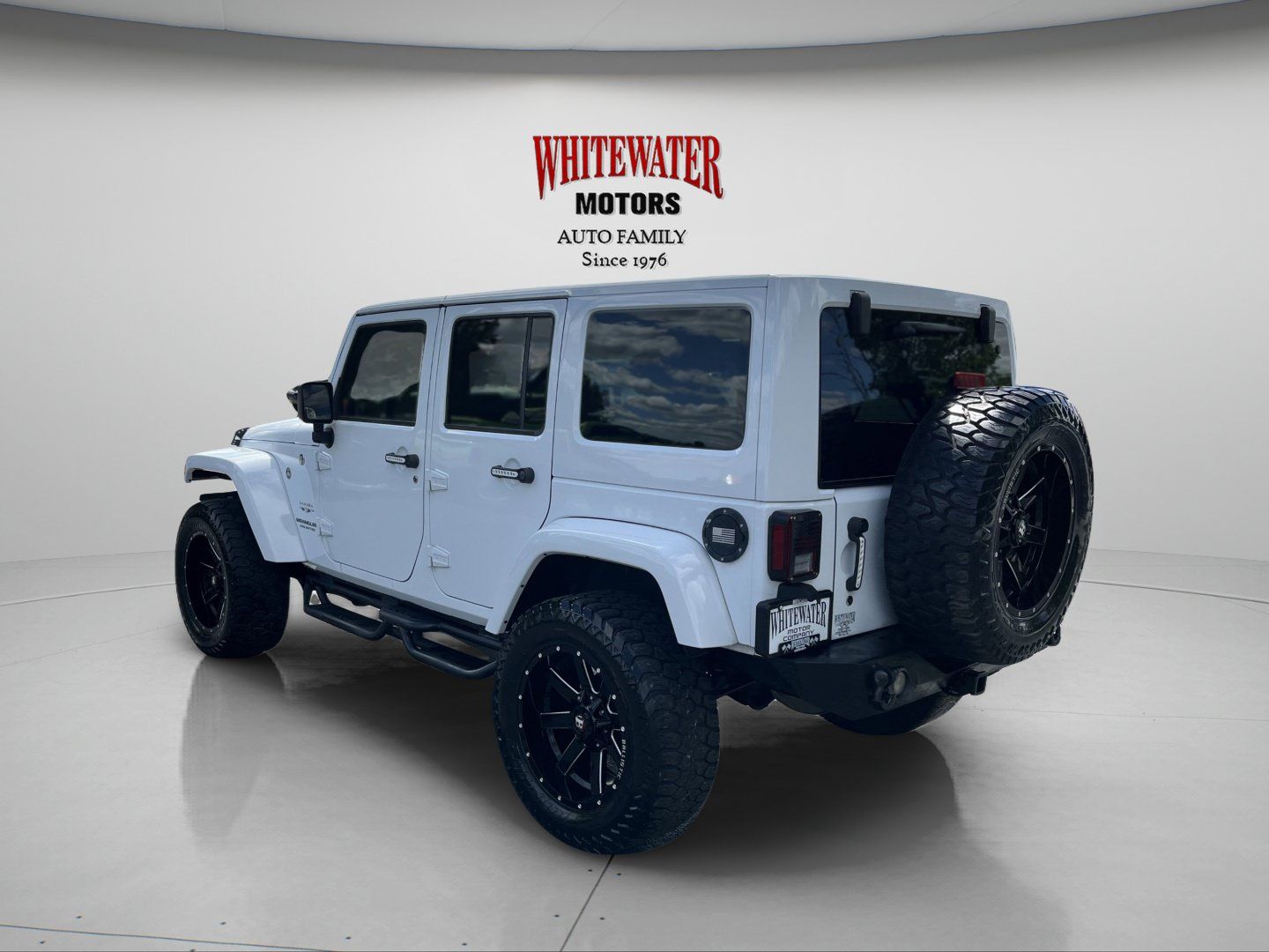 Used 2017 Jeep Wrangler Unlimited Sahara w/ Connectivity Group AWD/4WD image 3