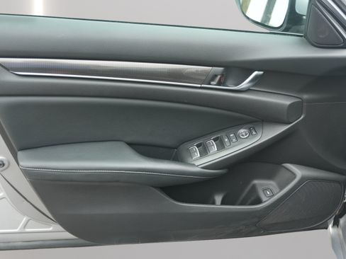 Used 2018 Honda Accord Sport image 8