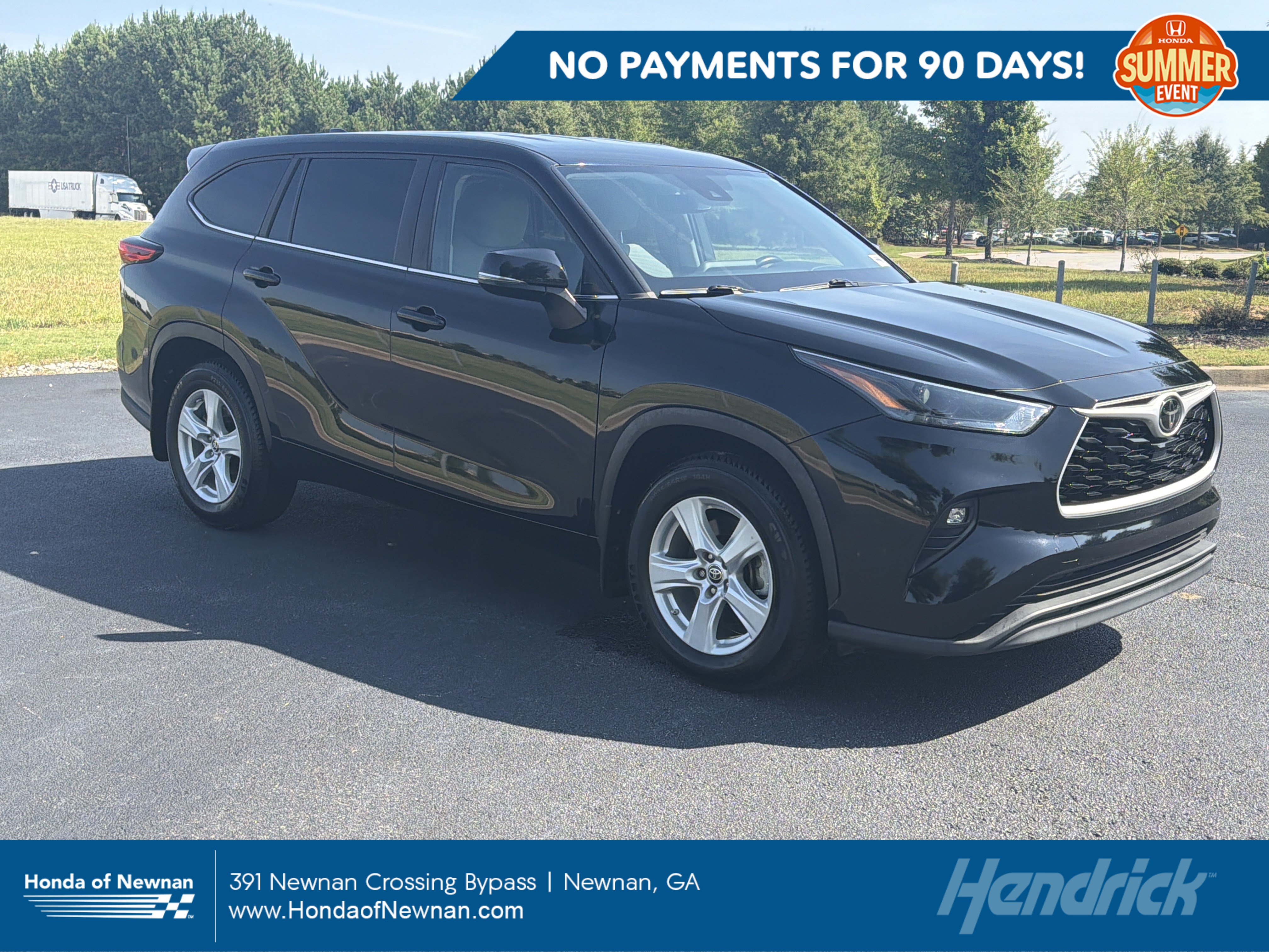 Used 2023 Toyota Highlander LE FWD image 1