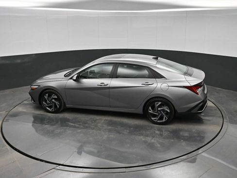 Used 2025 Hyundai Elantra SEL image 26