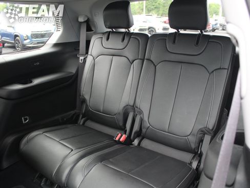 Used 2023 Jeep Grand Cherokee L Limited AWD/4WD image 23