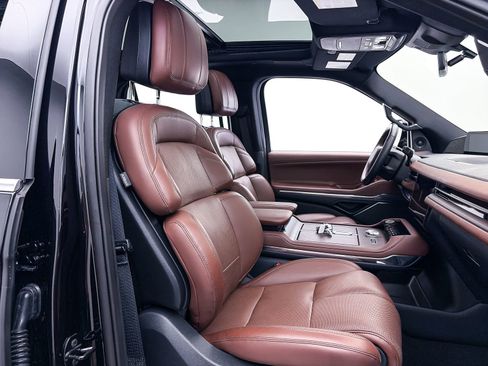 Used 2025 Lincoln Navigator Reserve AWD/4WD image 43