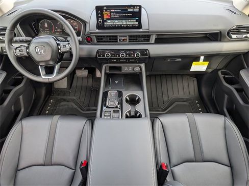 New 2025 Honda Pilot Touring image 5