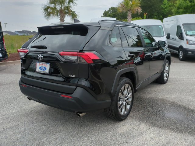 Used 2019 Toyota RAV4 XLE Premium w/ Cold Weather Package FWD image 4