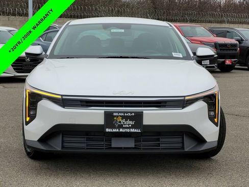 New 2025 Kia K4 LX image 2