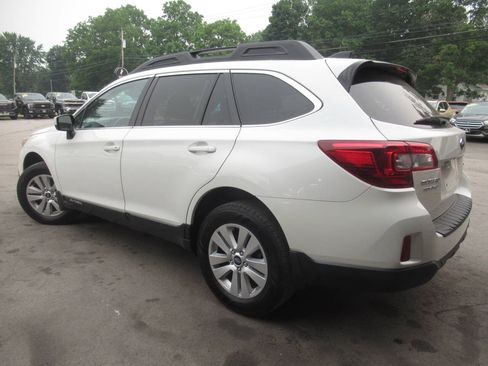 Used 2017 Subaru Outback 2.5i Premium AWD/4WD image 12