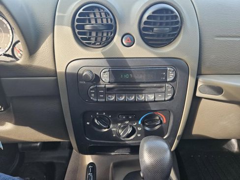 Used 2007 Jeep Liberty Sport image 9