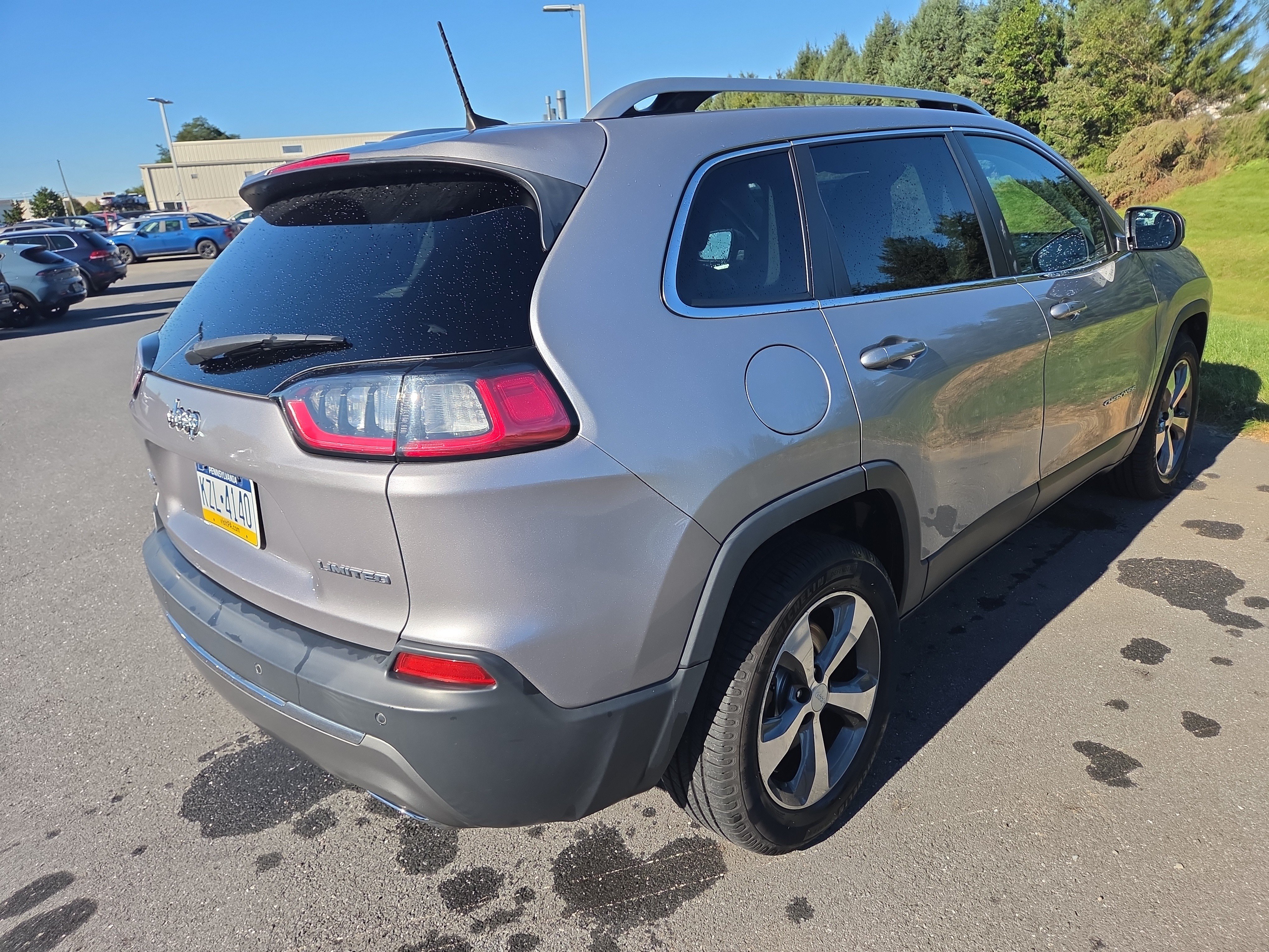 Used 2019 Jeep Cherokee Limited AWD/4WD image 16