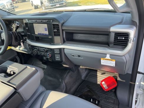 New 2024 Ford F550 4x4 Regular Cab Super Duty image 10