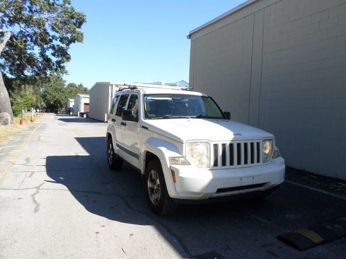Used 2008 Jeep Liberty Sport w/ Popular Equipment Group RWD image 2