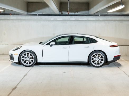 Certified 2025 Porsche Panamera RWD image 2