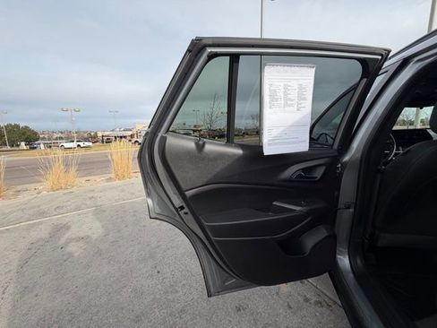 Used 2025 Chevrolet Trax RS w/ Sunroof Package image 22