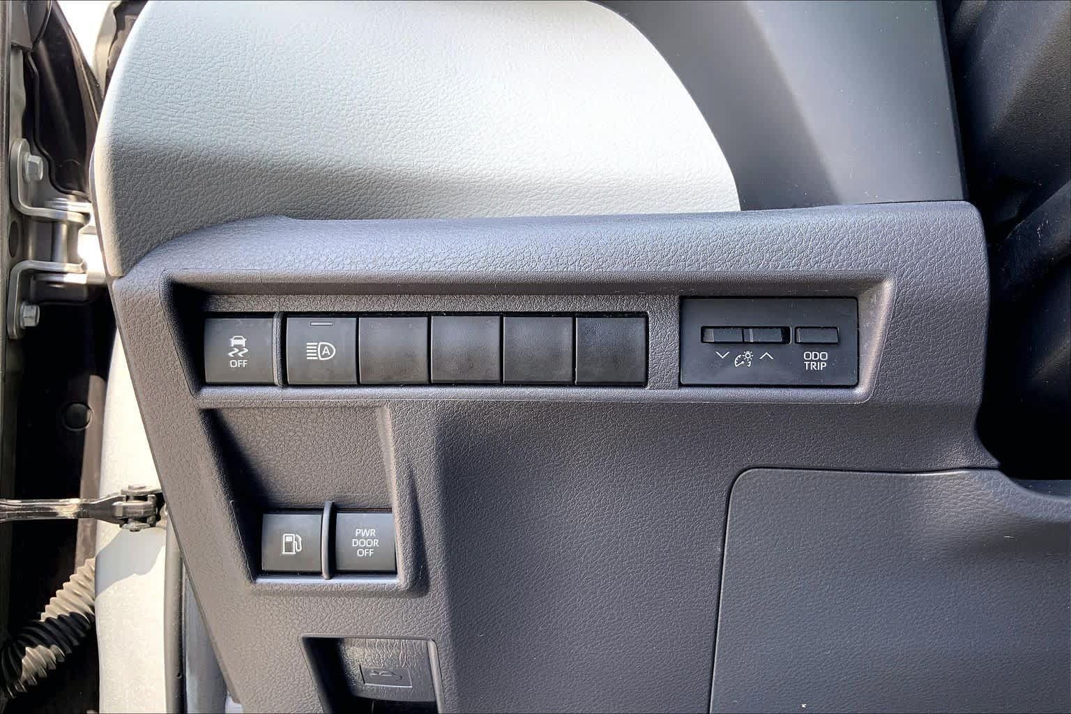 Used 2022 Toyota Sienna XLE FWD image 33
