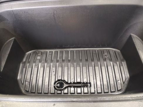 Used 2023 Tesla Model Y Long Range image 7