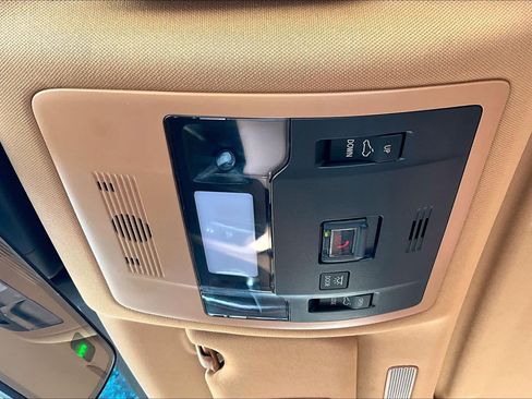 Used 2025 Lexus ES 350 w/ Premium Package FWD image 32
