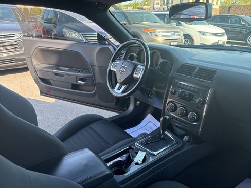 Used 2011 Dodge Challenger image 14