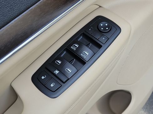 Used 2018 Jeep Grand Cherokee Limited RWD image 19