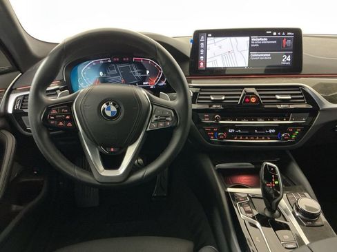 Certified 2022 BMW 530i w/ Executive Package image 9