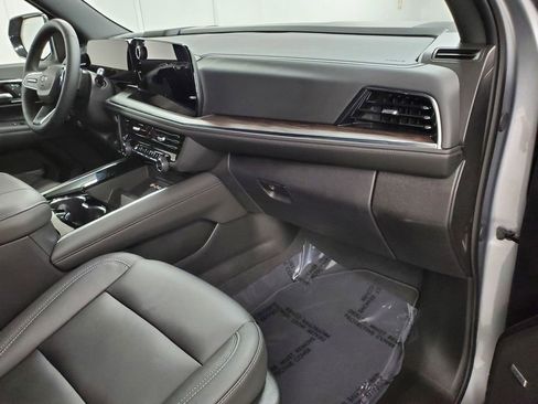 Used 2025 Chevrolet Tahoe Z71 w/ Comfort Package image 11