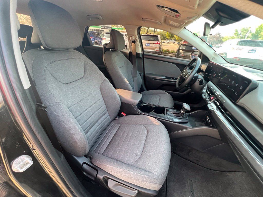 Used 2025 Kia K4 EX FWD image 29