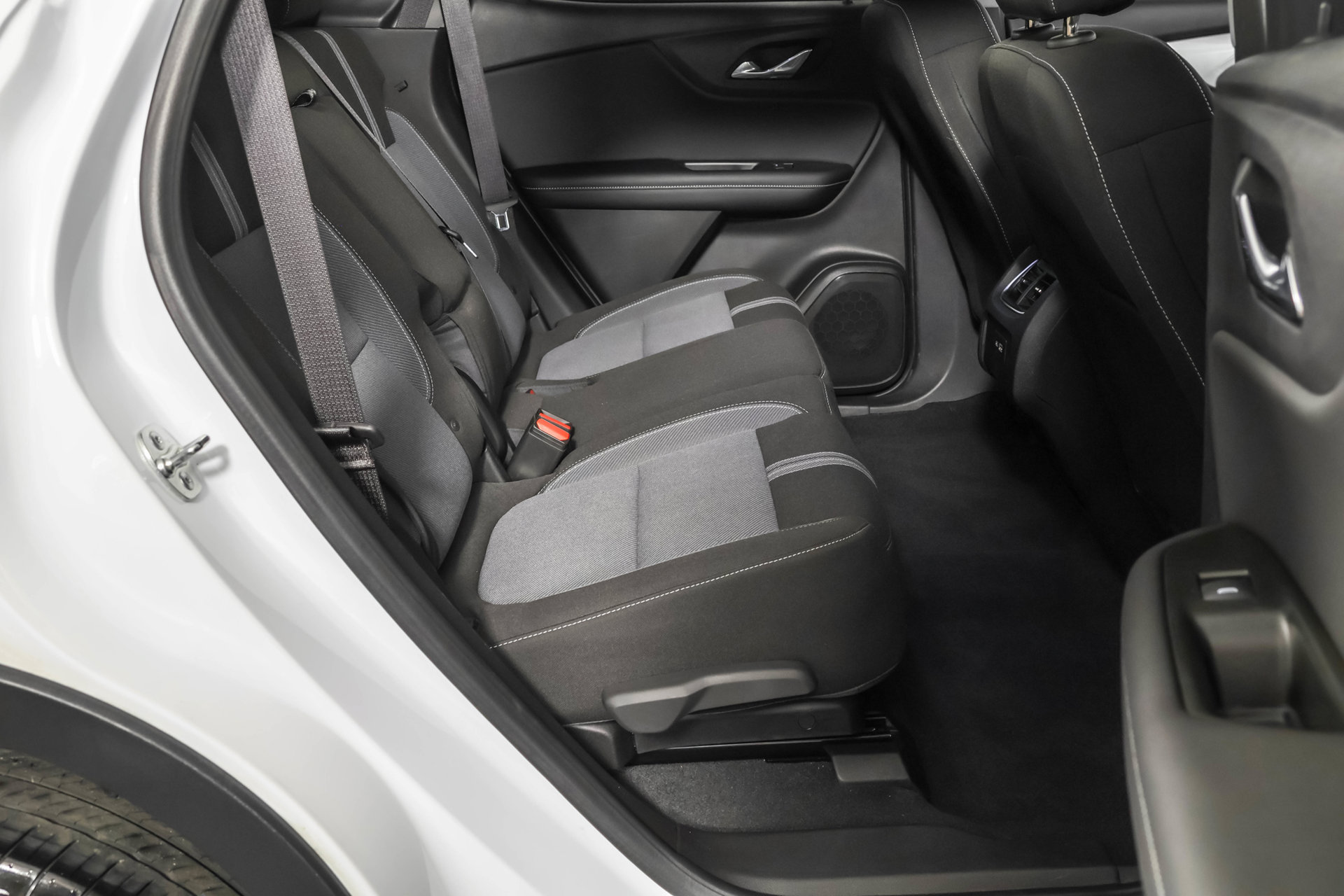 Used 2024 Chevrolet Blazer LT w/ Convenience Package FWD image 40