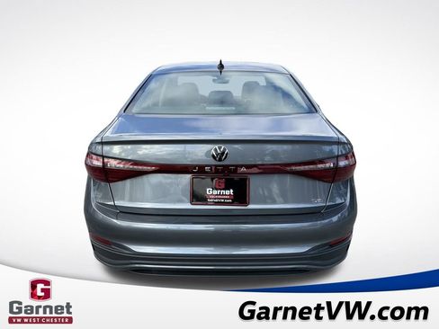 Used 2025 Volkswagen Jetta SE image 5