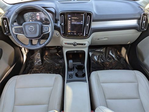Used 2019 Volvo XC40 T5 Momentum image 13